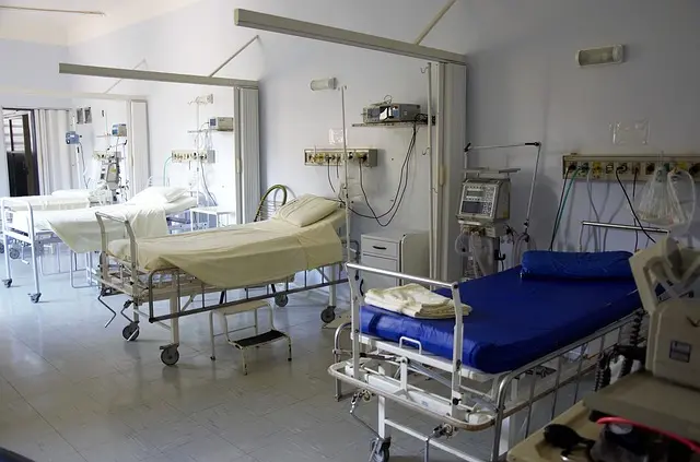 hospital-gcb310b9ee_640